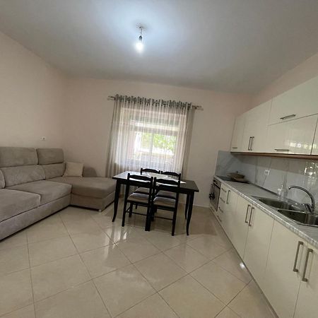 Eljos House Permet 호텔 외부 사진