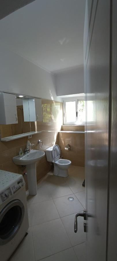 Eljos House Permet 호텔 외부 사진