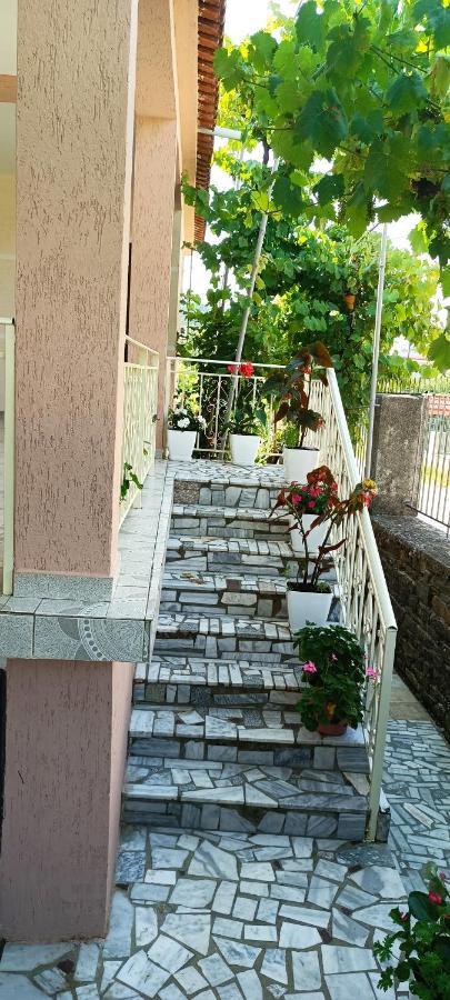 Eljos House Permet 호텔 외부 사진