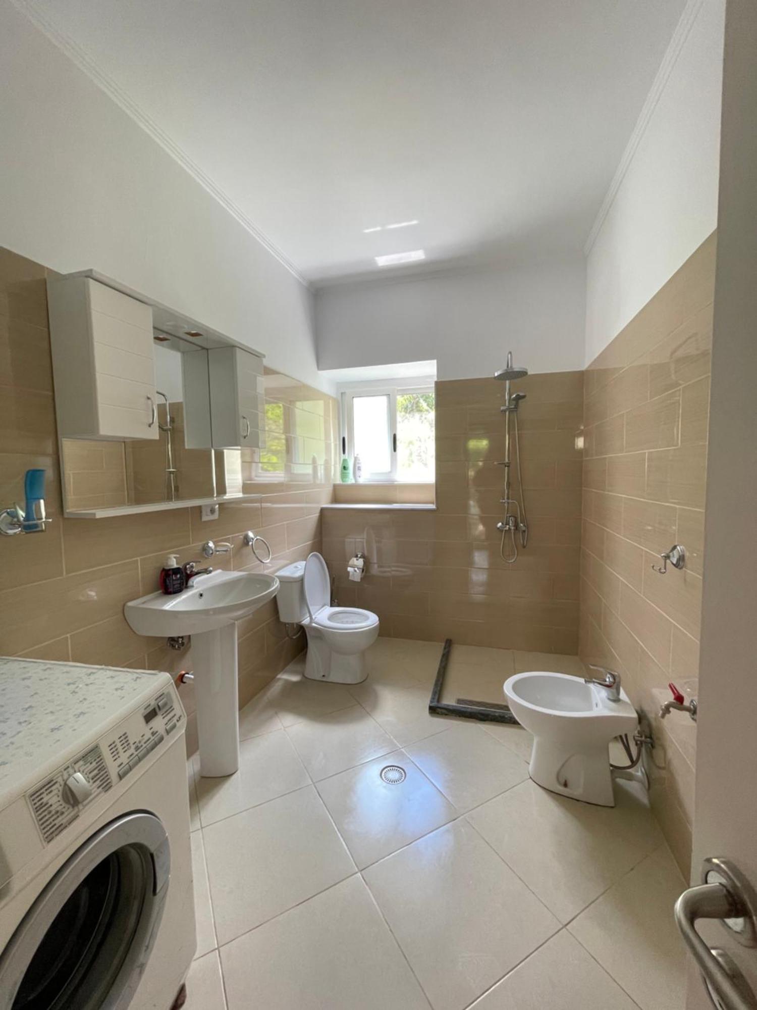 Eljos House Permet 호텔 외부 사진