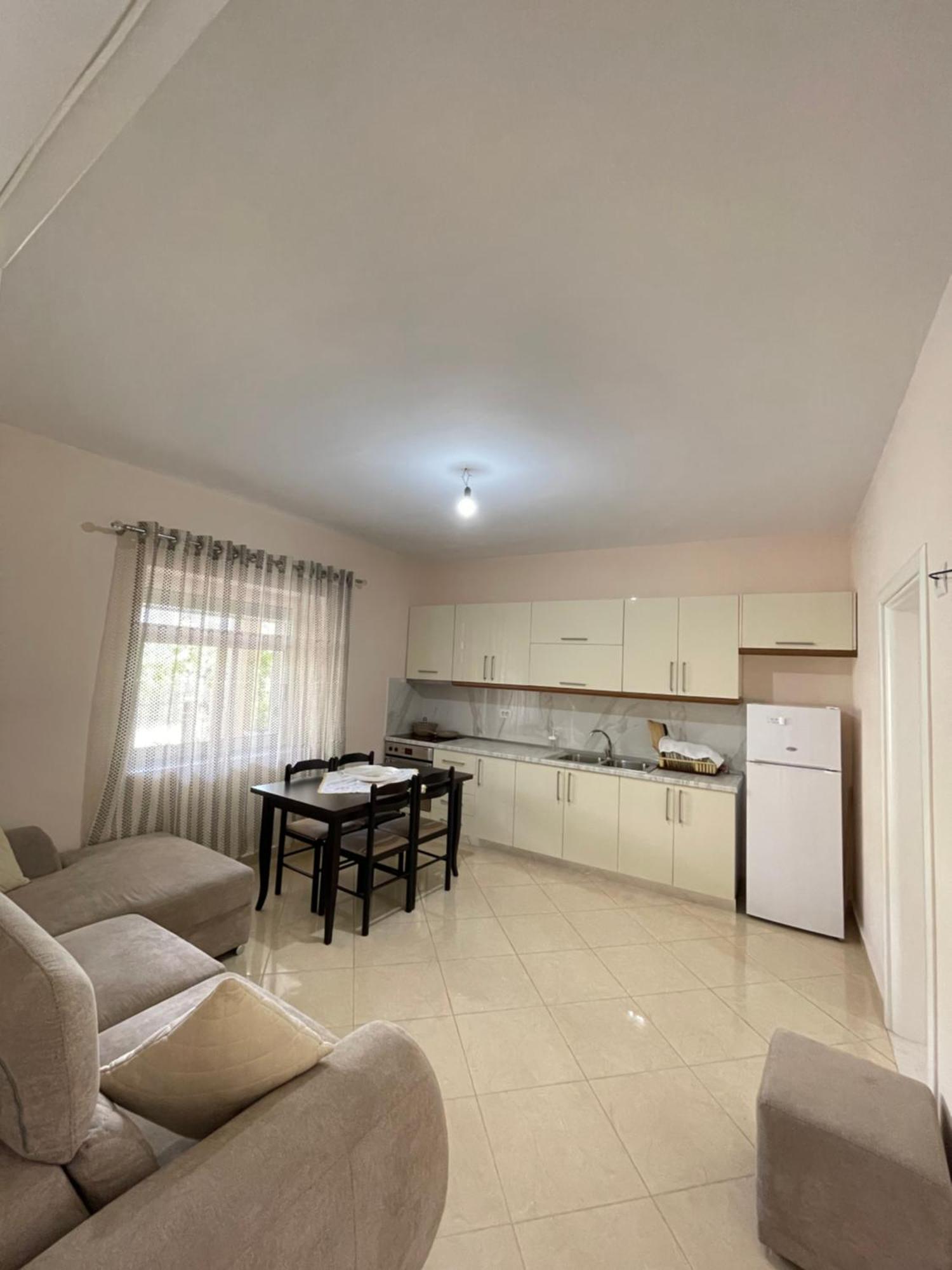 Eljos House Permet 호텔 외부 사진