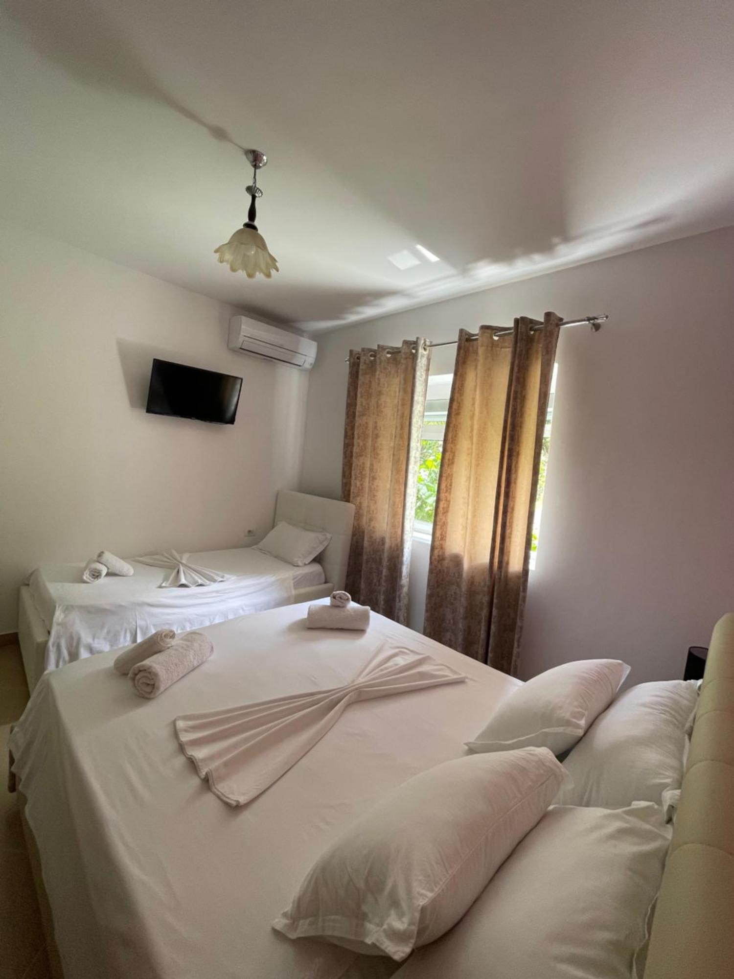 Eljos House Permet 호텔 외부 사진