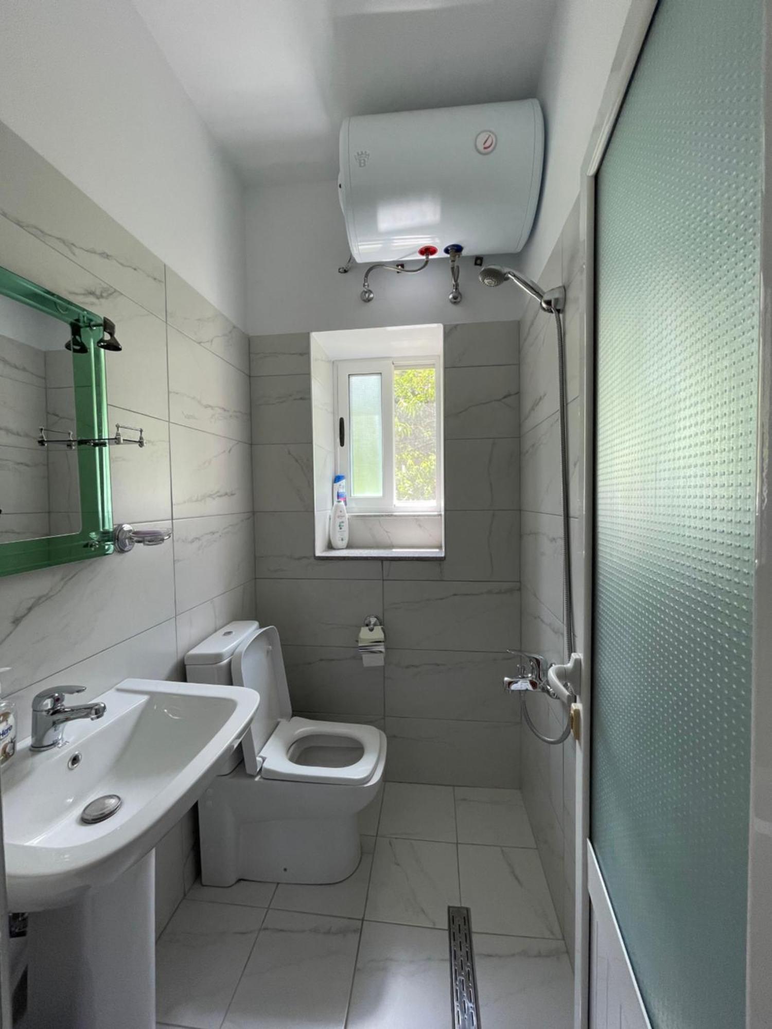 Eljos House Permet 호텔 외부 사진
