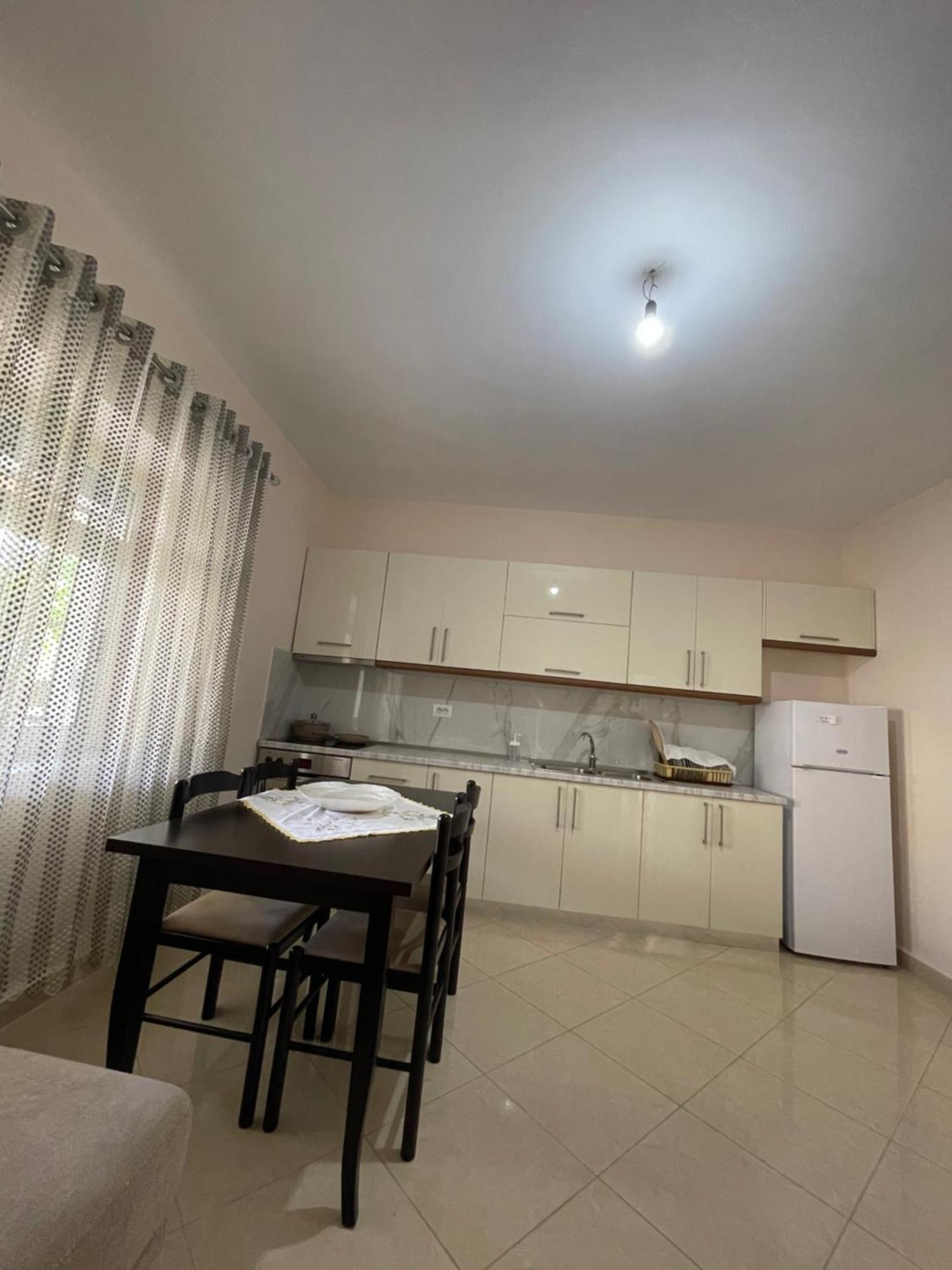 Eljos House Permet 호텔 외부 사진
