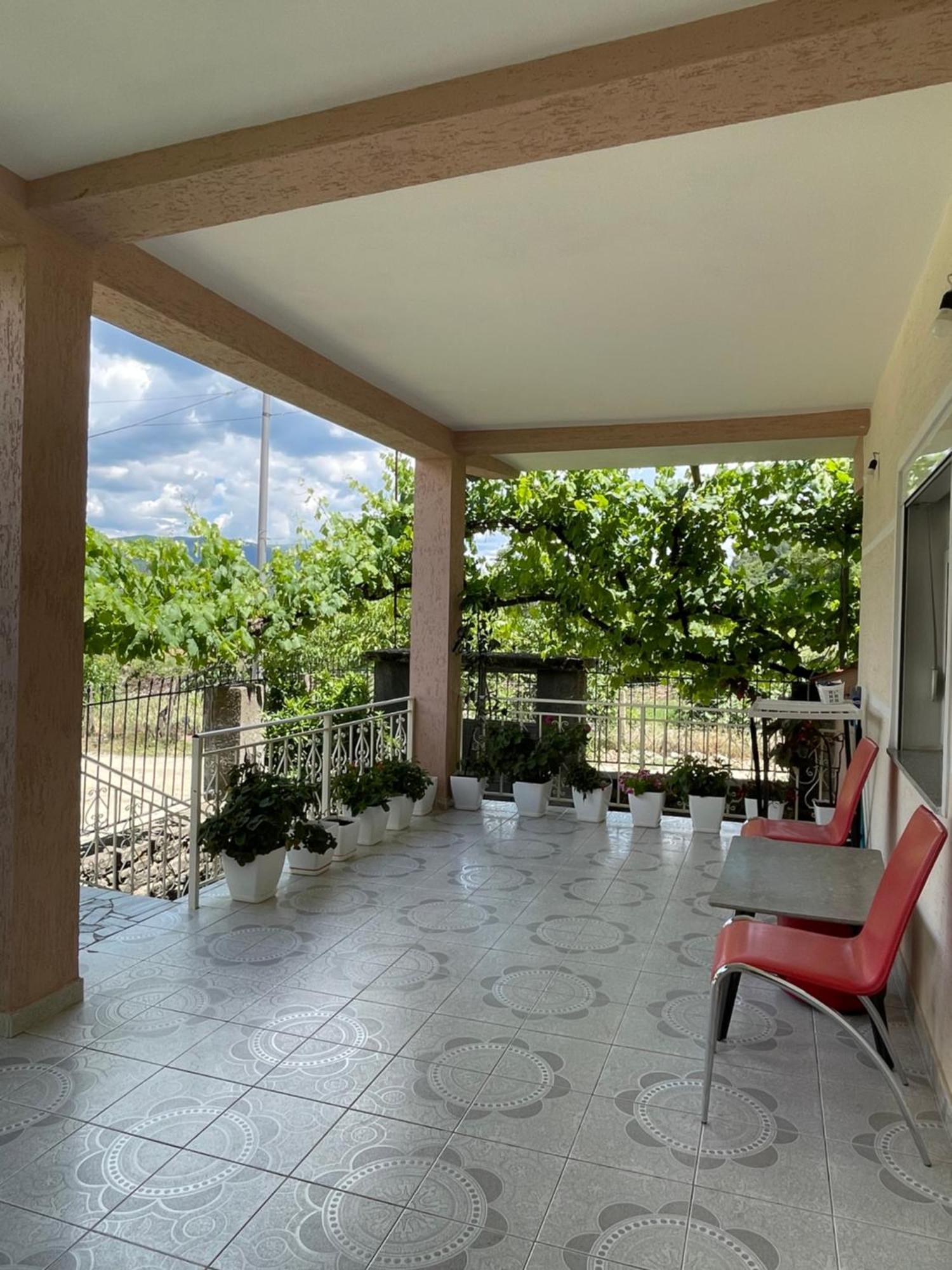 Eljos House Permet 호텔 외부 사진